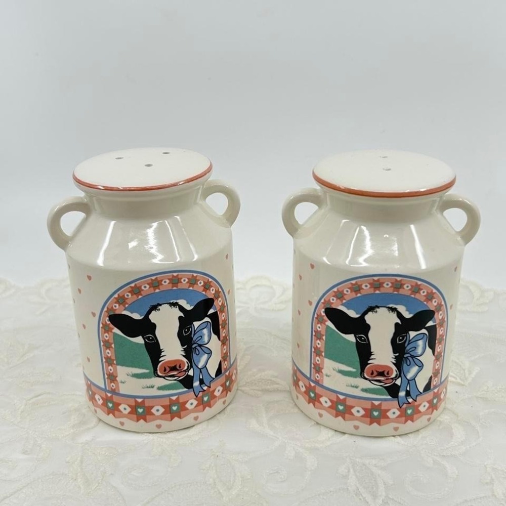 Vintage Japan Cow Shakers Farm Cottage Cow Hearts 80s 90s